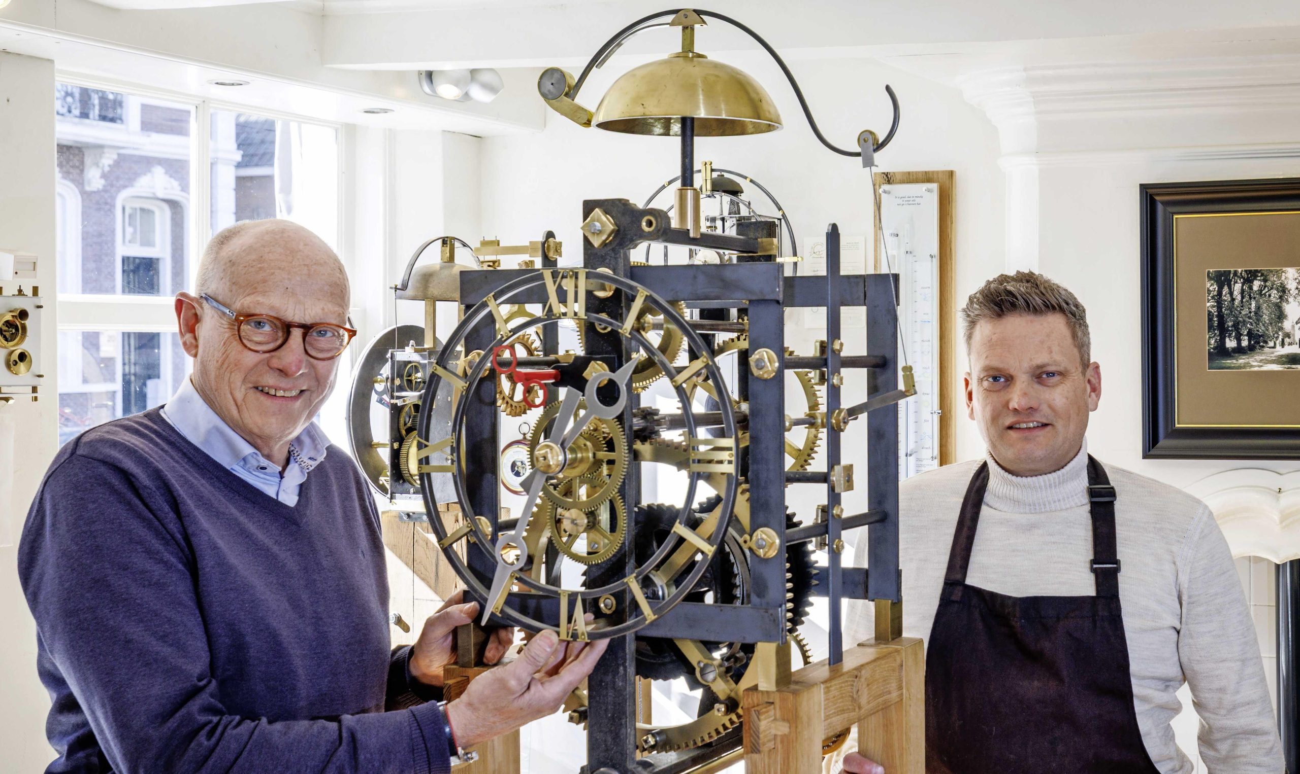 Vader Jacob En Zoon Johan Ten Hoeve Bij Een Modern Designuurwerk